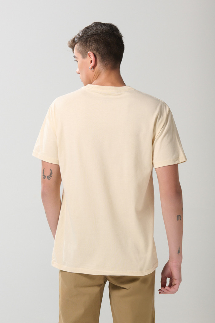 Camiseta cuello redondo kaki con arte college delantero