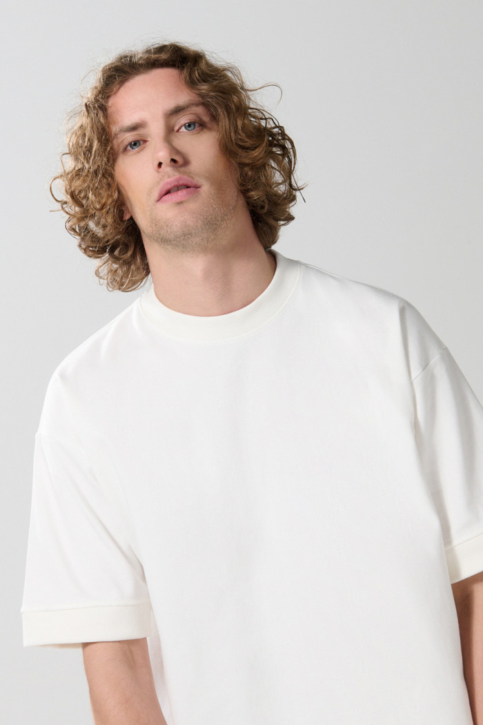 Camiseta oversize manga corta en algodón unicolor