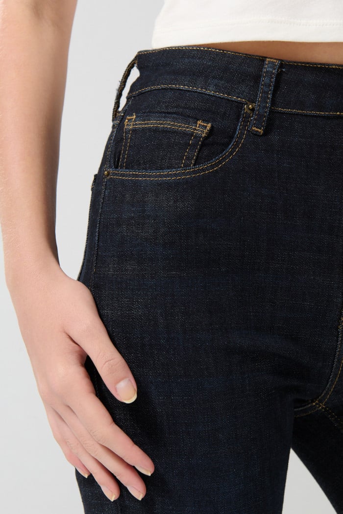 Jean azul intenso jegging ajustado con súper tiro alto