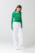 Jean 90´S blanco con tiro alto y botones metálicos visibles