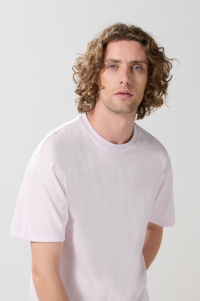 Camiseta lila clara en algodón con manga corta
