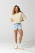 Camiseta crop top kaki oversize con texto college