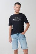 Bermuda slim azul en jean con tiro bajo y rotos delanteros