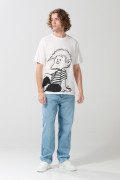 Camiseta crema clara cuello redondo con arte de Mafalda