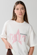 Camiseta oversize cuello redondo crema con diseño college
