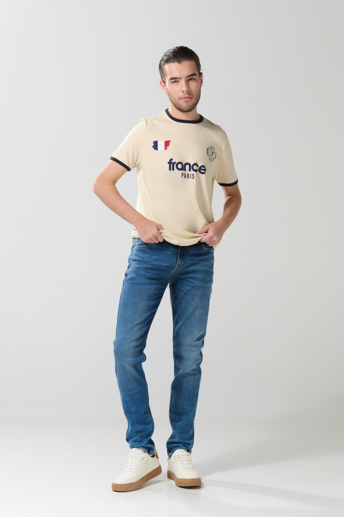 Camiseta college kaki clara con manga corta y contrastes