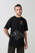Camiseta cuello redondo negra con arte de Tom y Jerry