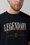 Camiseta azul college cuello redondo con hombro rodado