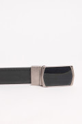 Cinturón reversible negro con texturas y chapa metálica