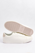 Tenis casuales blancos con contrastes y perforaciones