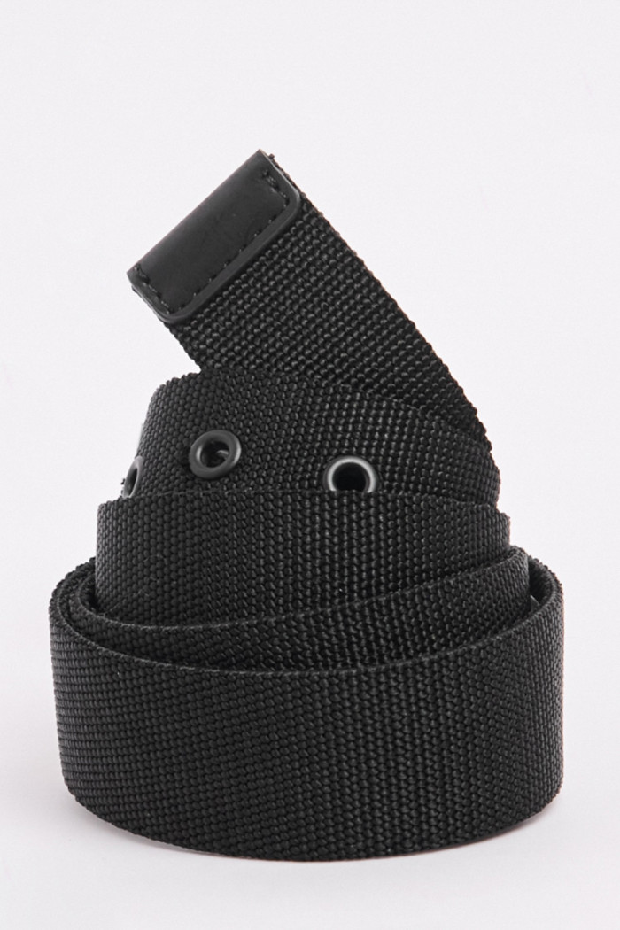Cinturón tipo reata negro con hebilla y doble aguja
