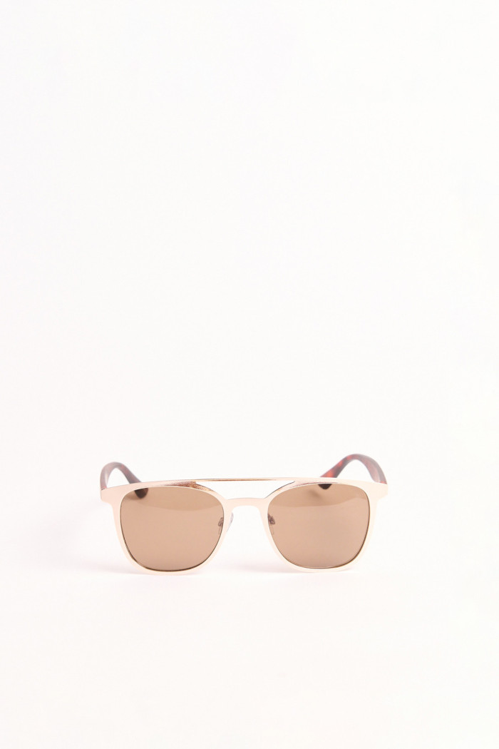 Gafas de sol, con marco en pasta y lente color moka.
