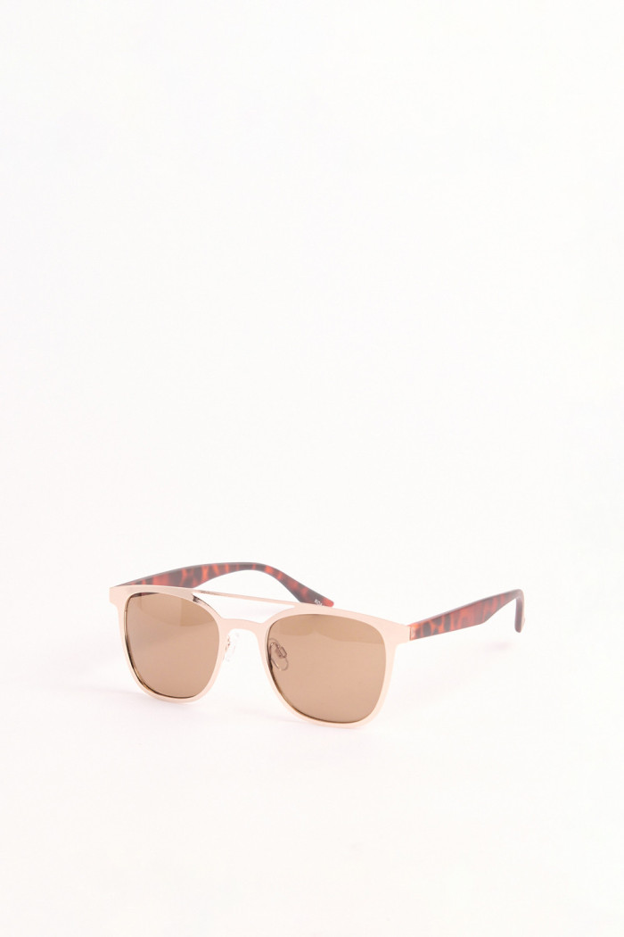 Gafas de sol, con marco en pasta y lente color moka.