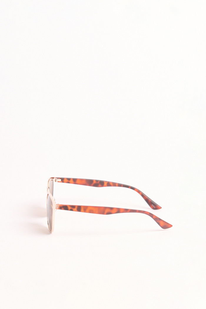 Gafas de sol, con marco en pasta y lente color moka.