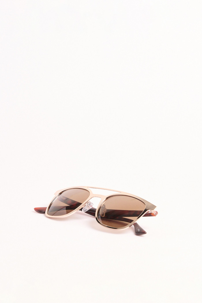 Gafas de sol, con marco en pasta y lente color moka.