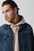 Chaqueta slim en jean azul oscura con cierre de botones