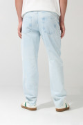 Jean 90´S azul claro con tiro bajo, bota recta y desgastes