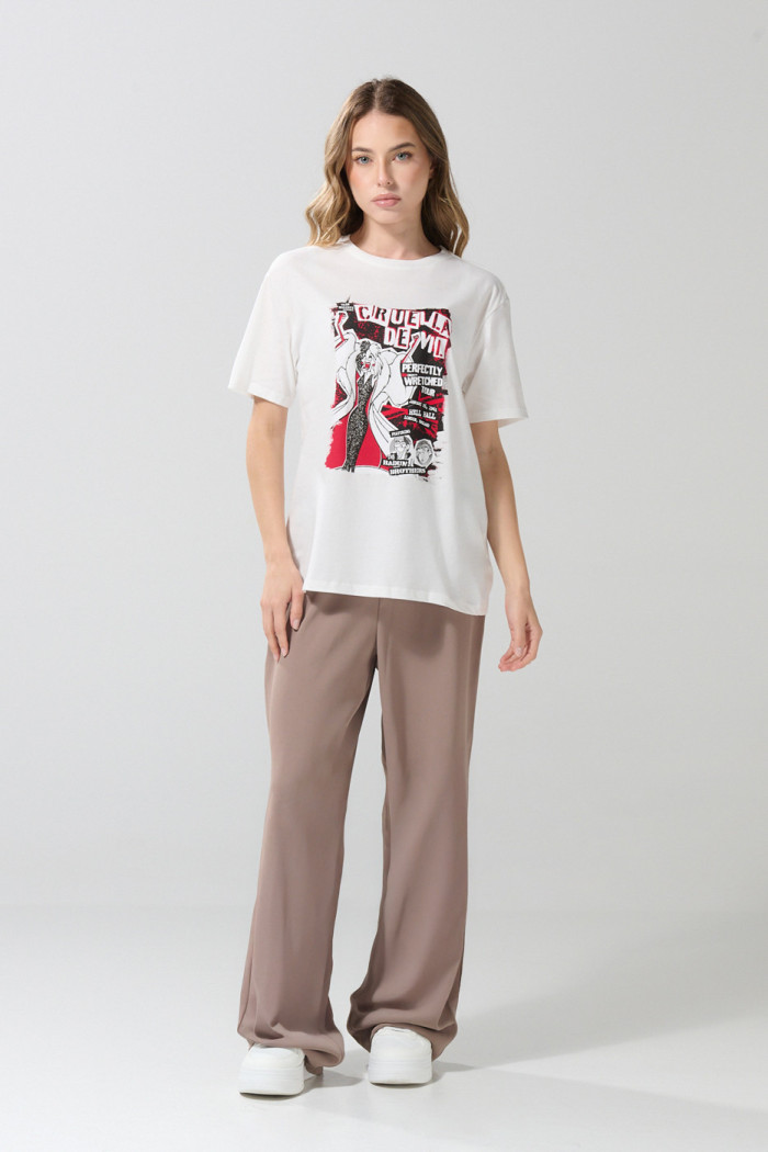 Camiseta manga corta crema con diseño de Cruella de Vil