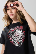 Camiseta crop top negra con estampado de Cruella de Vil