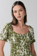 Vestido verde claro corto con diseños estampados
