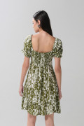 Vestido verde claro corto con diseños estampados