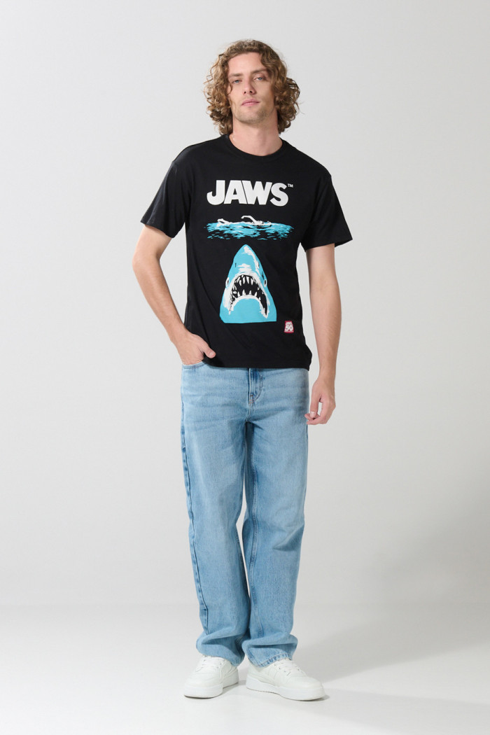 Camiseta manga corta negra con arte de Tiburón
