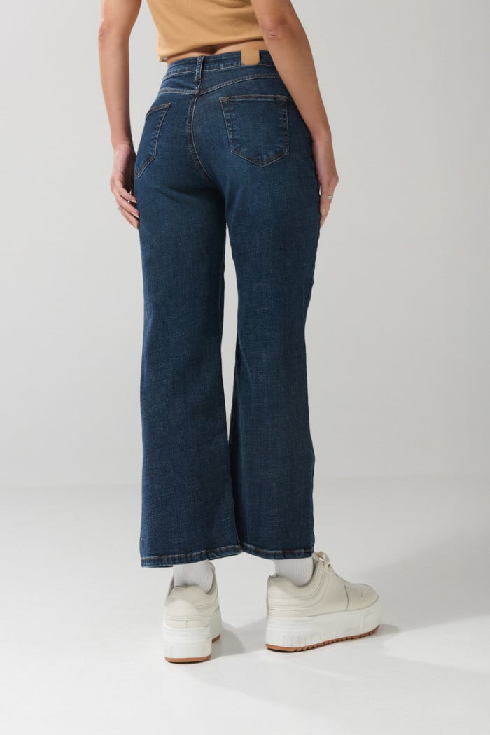 Jean 90´S bota recta azul oscuro con bolsillos y tiro alto