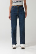 Jean tiro alto straight leg azul con bota recta y desgastes