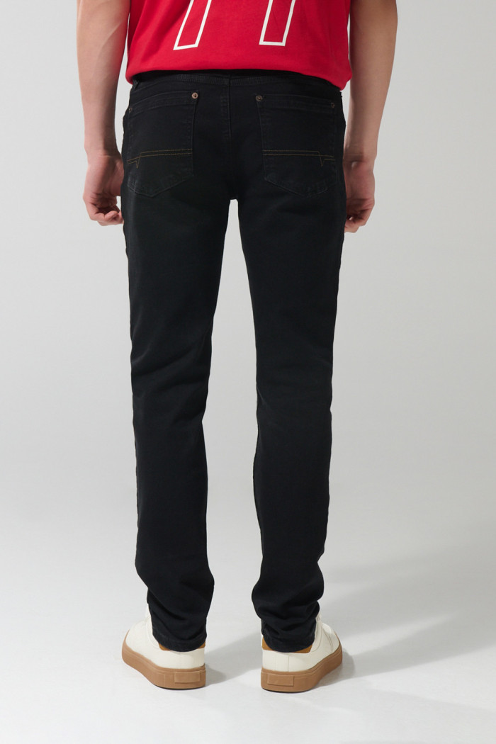 Jean tiro bajo skinny ceñido negro con cremallera en frente