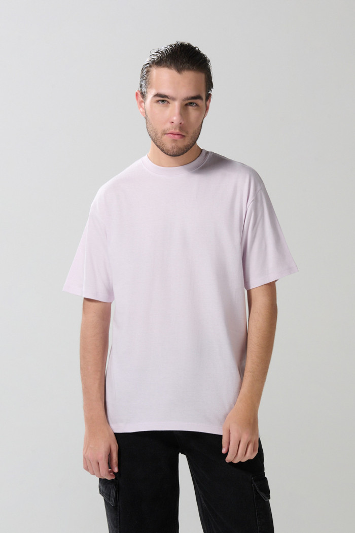 Camiseta unicolor con cuello redondo y manga corta