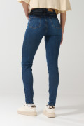 Jean jegging azul oscuro súper tiro alto con rotos en frente