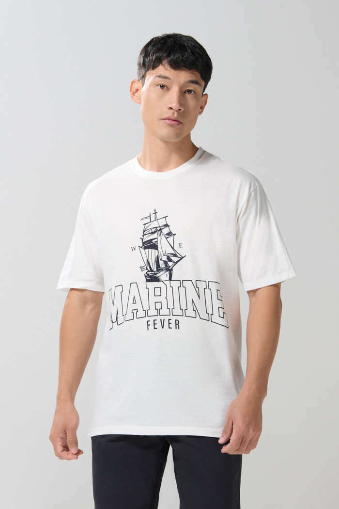 Camiseta cuello redondo crema con diseño marino