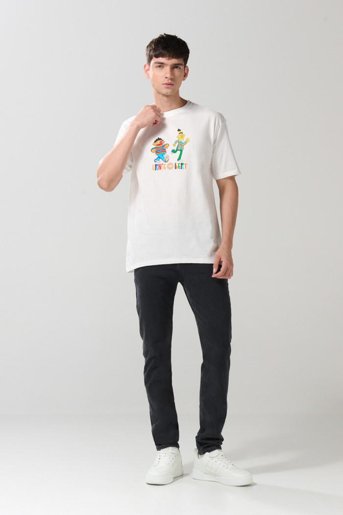 Camiseta manga corta crema con arte de Plaza Sésamo