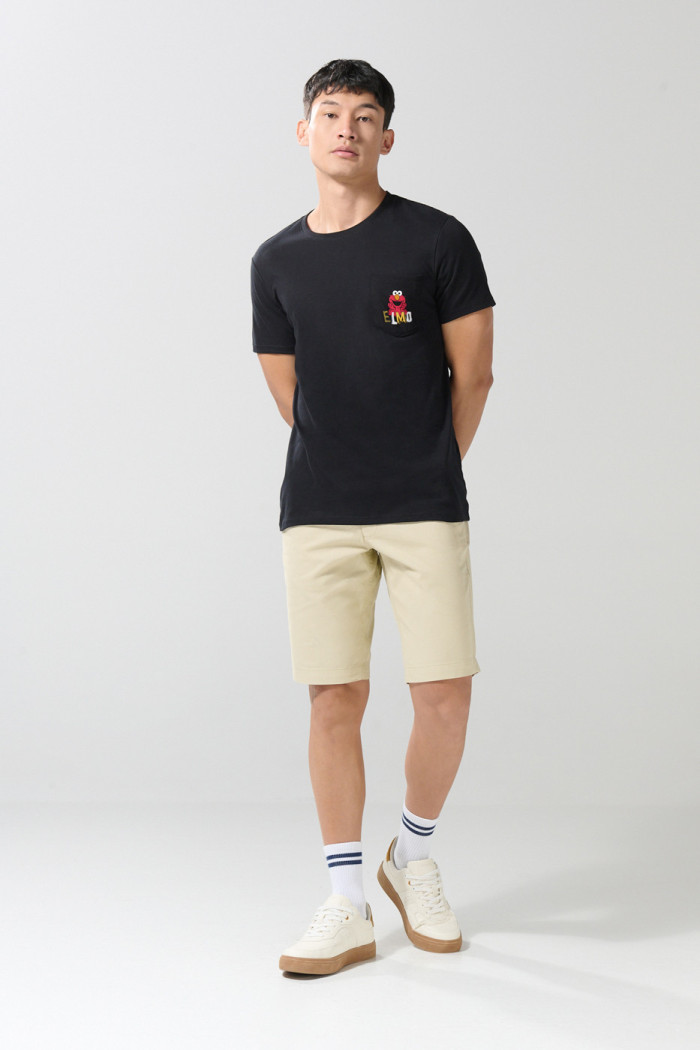 Camiseta negra con bolsillo y manga corta de Plaza Sésamo