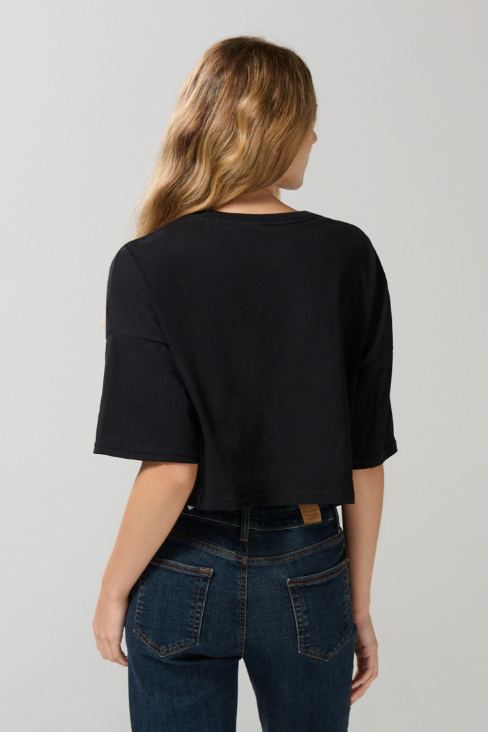 Camiseta negra oversize crop top con arte de Harry Potter