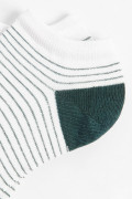 Medias cremas claras tobilleras a rayas con contrastes