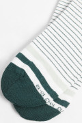 Medias cremas claras tobilleras a rayas con contrastes