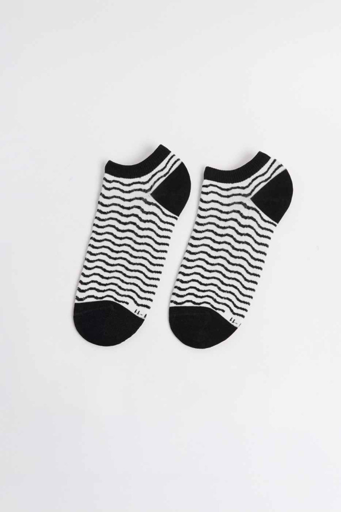 Medias tobilleras cremas a rayas con contrastes
