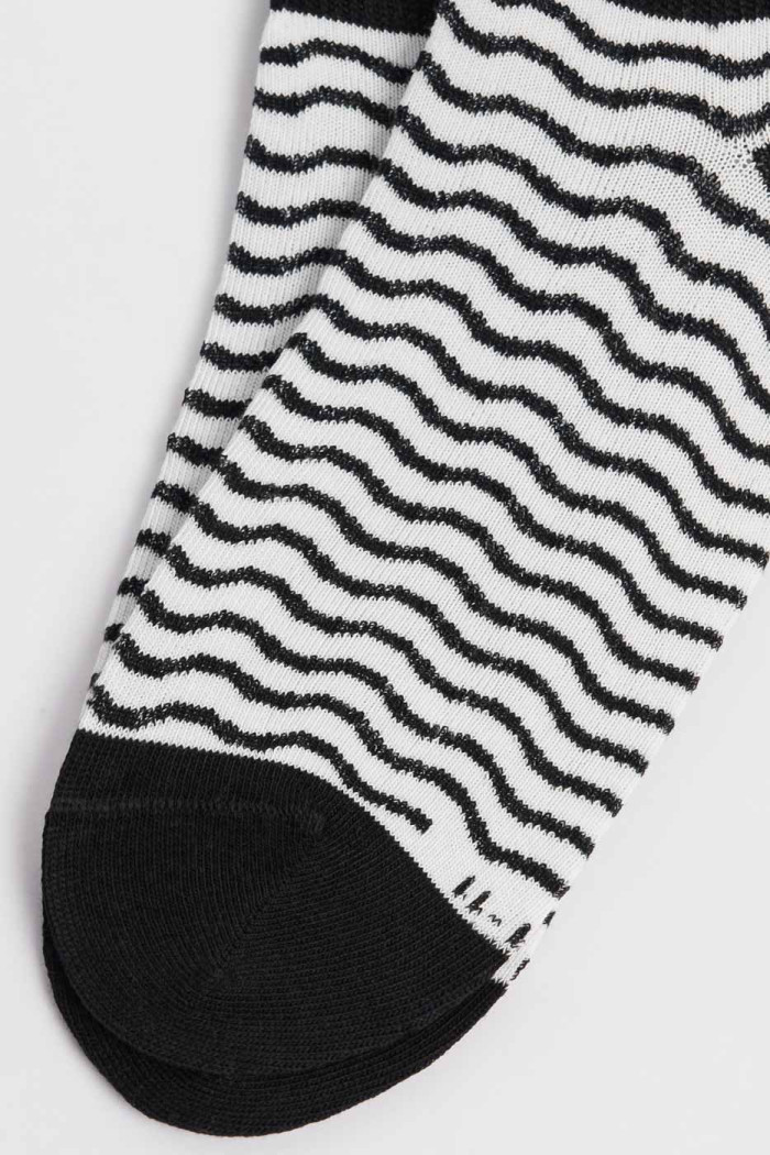 Medias tobilleras cremas a rayas con contrastes