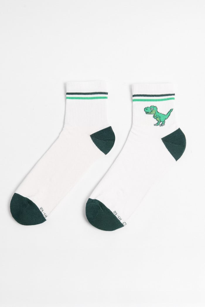 Medias cortas cremas claras con diseño de dinosaurio