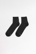 Medias cortas unicolores con estampado de puntos.