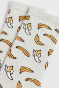 Medias verdes claras largas con diseños de bananas