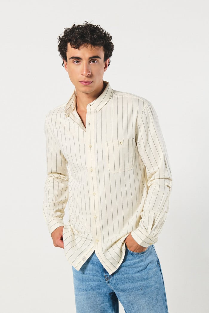 Camisa a rayas manga larga unicolor con bolsillo