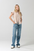 Blusa unicolor manga corta con botones y hombro rodado