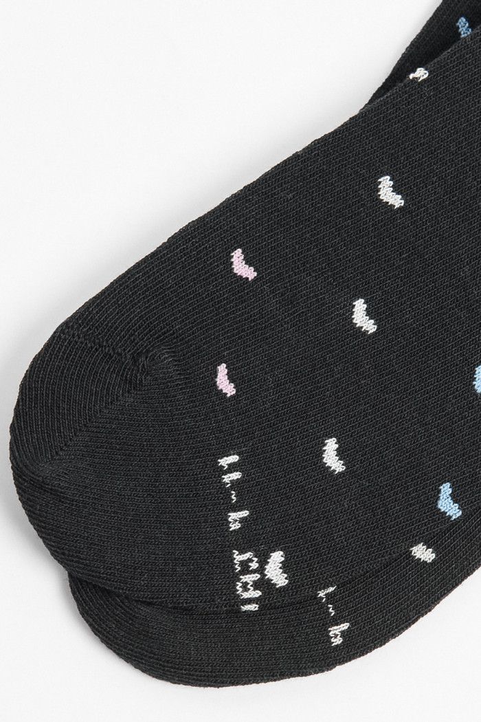 Medias azules intensas tobilleras con diseños de corazones