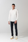 Camisa en algodón unicolor cuello sport collar con bolsillo