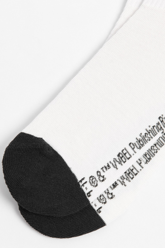 Medias cortas cremas con contrastes y arte de Harry Potter