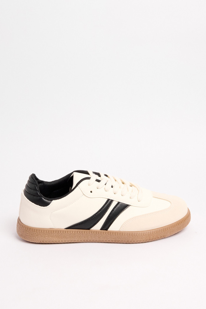 Tenis unicolores casuales con suelas planas y cordones