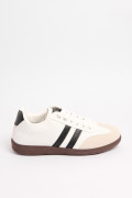 Tenis blancos casuales con contrastes negros y cortes