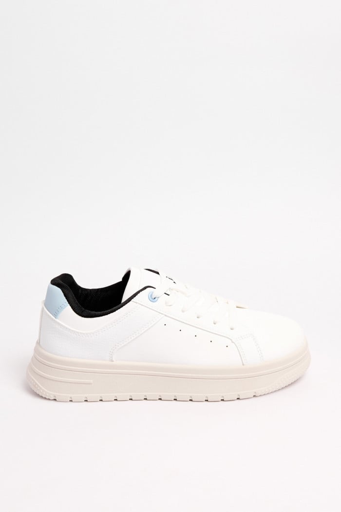 Tenis unicolores casuales con forro interno en contraste